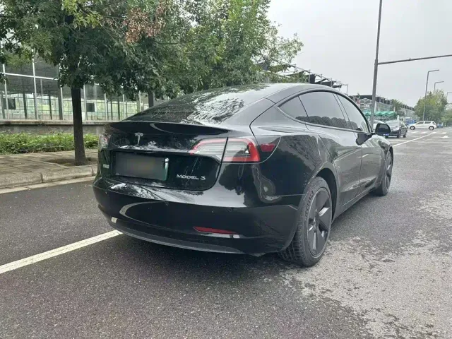 Tesla Model 3 — Фото автомобиля 13
