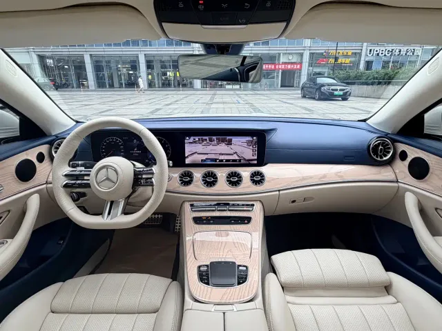Mercedes-Benz E-Class — Фото автомобиля 16