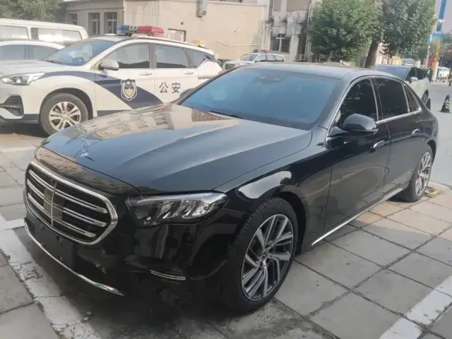 Фотография автомобиля — Mercedes-Benz E-Class