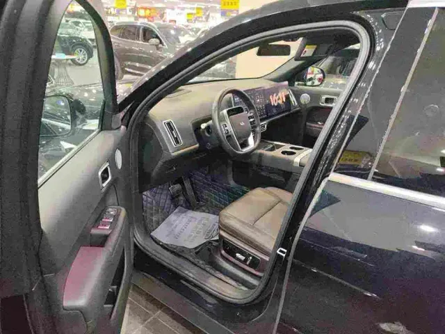 Li Auto L8 — Фото автомобиля 2