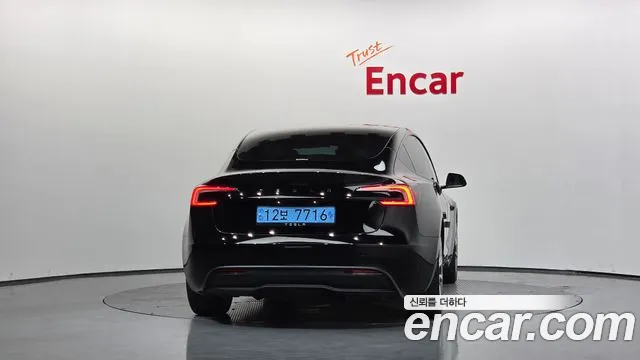Tesla Model 3 — Фото автомобиля 4