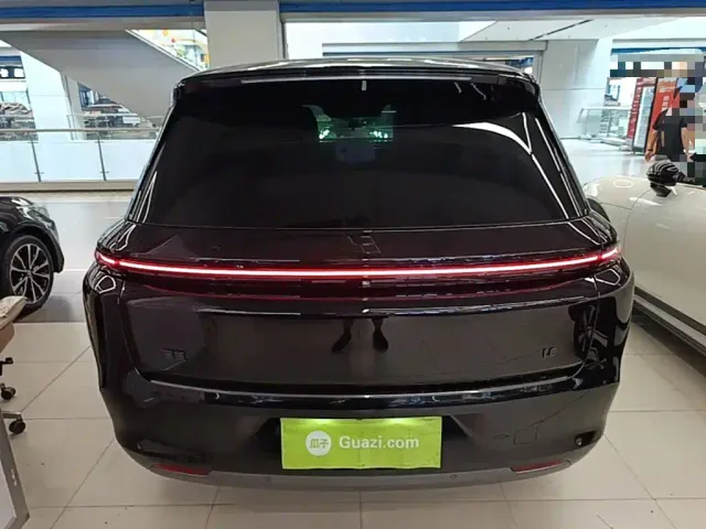 Li Auto L8 — Фото автомобиля 5