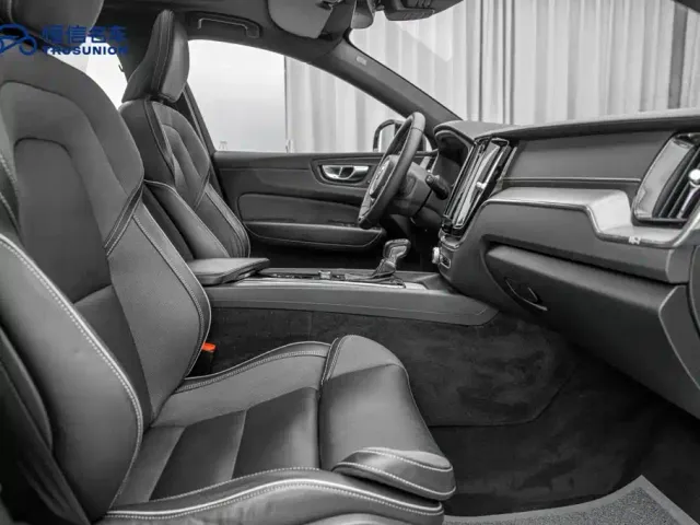 Volvo XC60 — Фото автомобиля 15