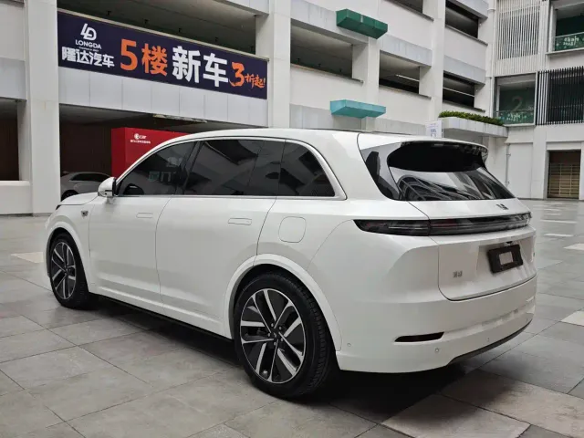 Li Auto L7 — Фото автомобиля 12