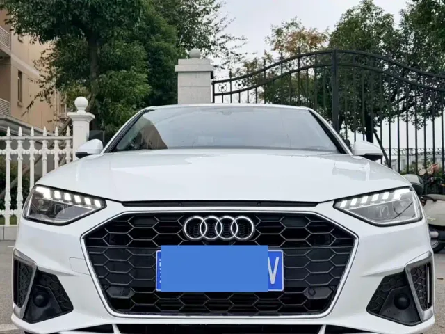 Фотография автомобиля — Audi A4L
