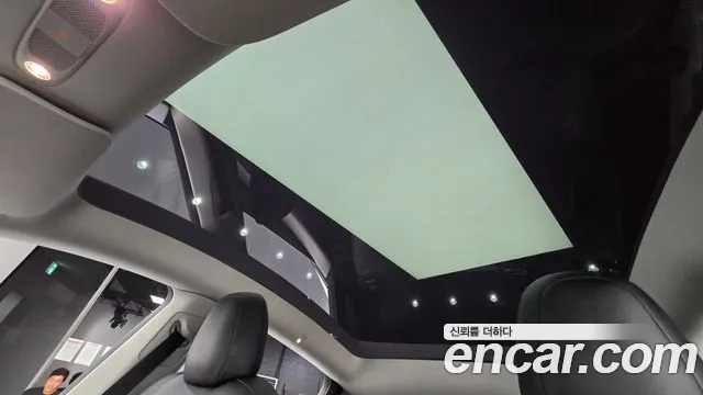 Tesla Model Y — Фото автомобиля 16