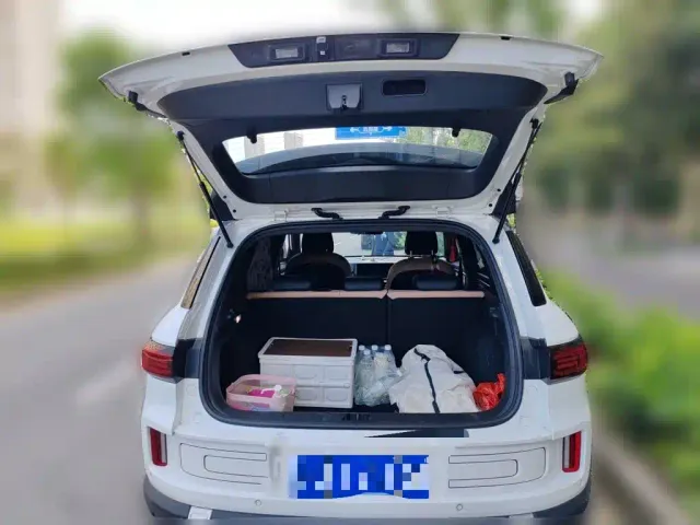 Geely ICON — Фото автомобиля 9