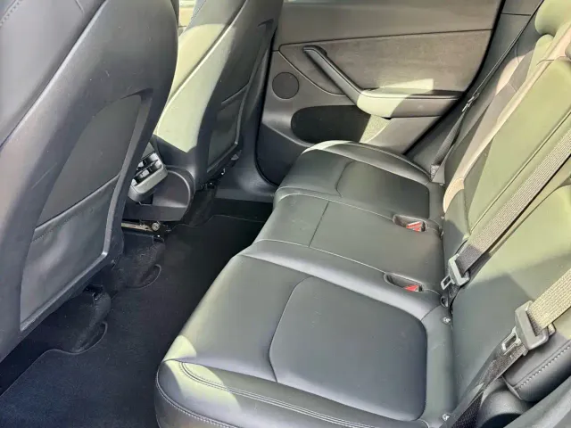Tesla Model Y — Фото автомобиля 10