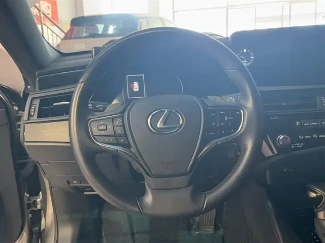 Lexus ES — Фото автомобиля 2