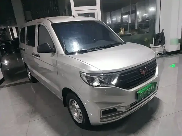Wuling Hongguang V — Фото автомобиля 3