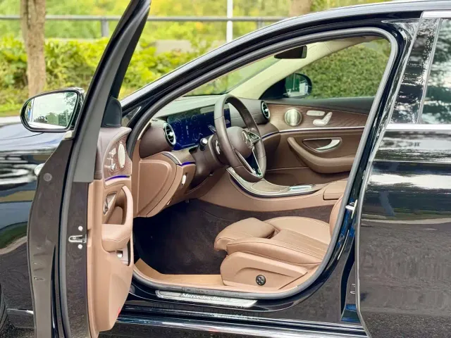 Mercedes-Benz E-Class — Фото автомобиля 4