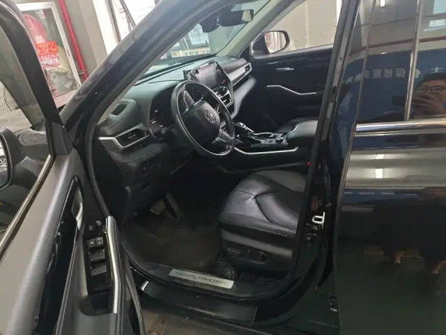 Toyota Highlander — Фото автомобиля 4