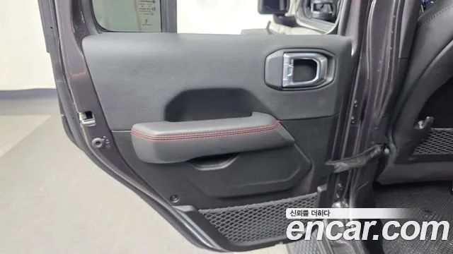 Jeep Wrangler — Фото автомобиля 14