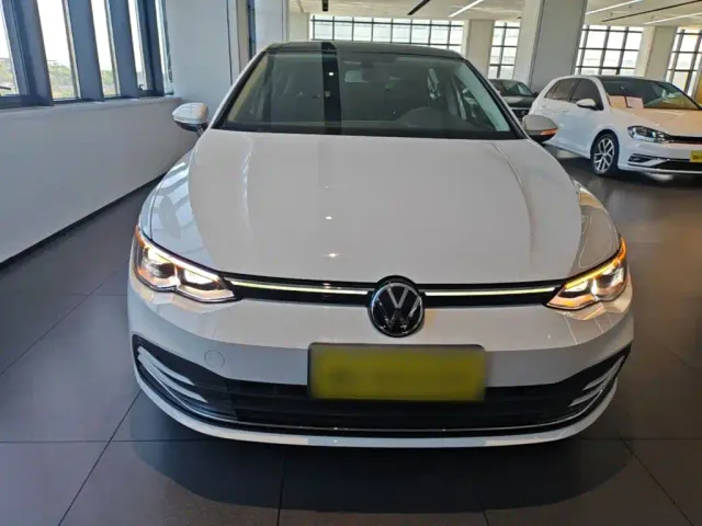 Volkswagen Golf — Фото автомобиля 2