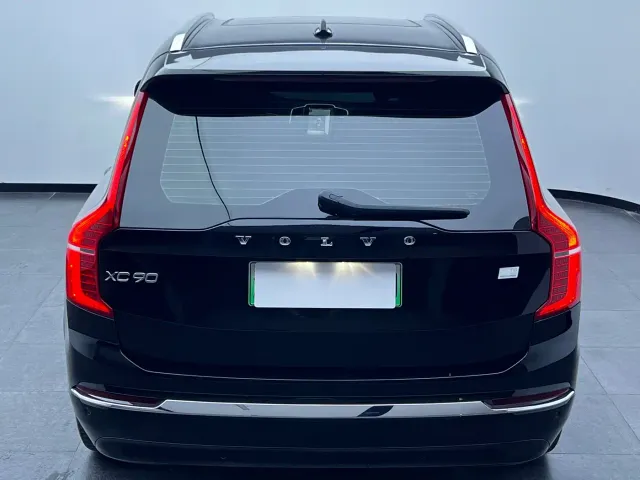 Volvo XC90 — Фото автомобиля 8