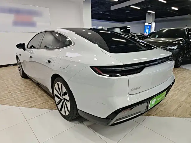 Geely Galaxy E8 — Фото автомобиля 4