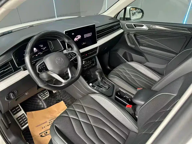 Volkswagen Tiguan L — Фото автомобиля 11