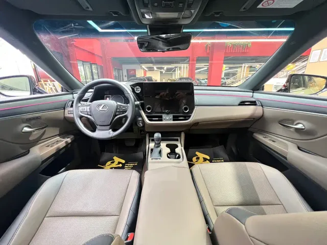 Lexus ES — Фото автомобиля 12