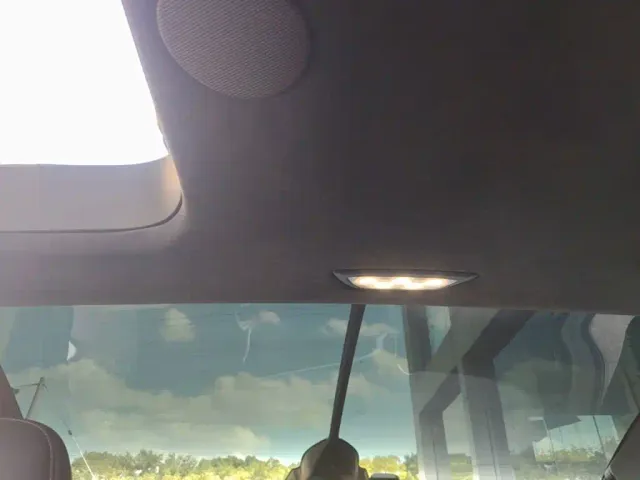 Tesla Model X — Фото автомобиля 17