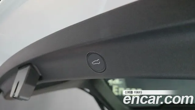 Tesla Model Y — Фото автомобиля 30