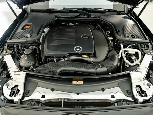 Mercedes-Benz E-Class — Фото автомобиля 24