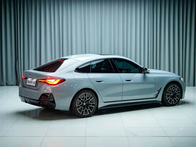 BMW BMW 4 Series 2024 430i Gran Coupe M Sport Shadowline Package — Фото автомобиля 5