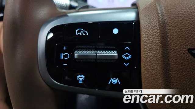 Genesis GV70 — Фото автомобиля 25
