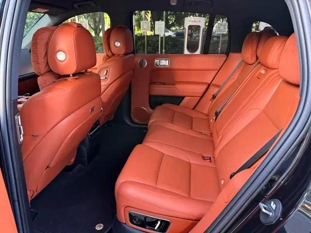 Li Auto L7 — Фото автомобиля 11