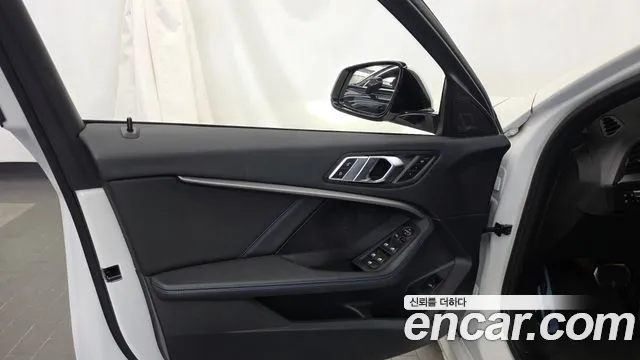BMW 1 Series F40 — Фото автомобиля 13