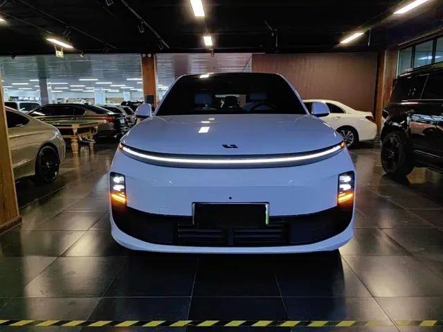 Li Auto Li Auto L6 2024 Pro — Фото автомобиля 2