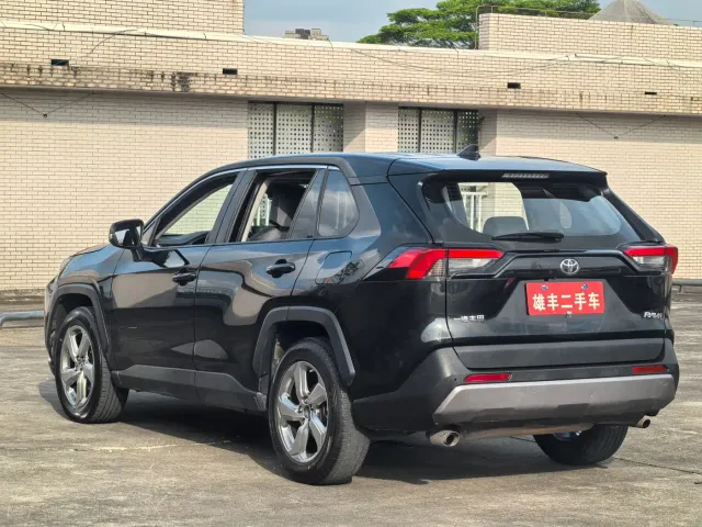 Toyota RAV4 — Фото автомобиля 13