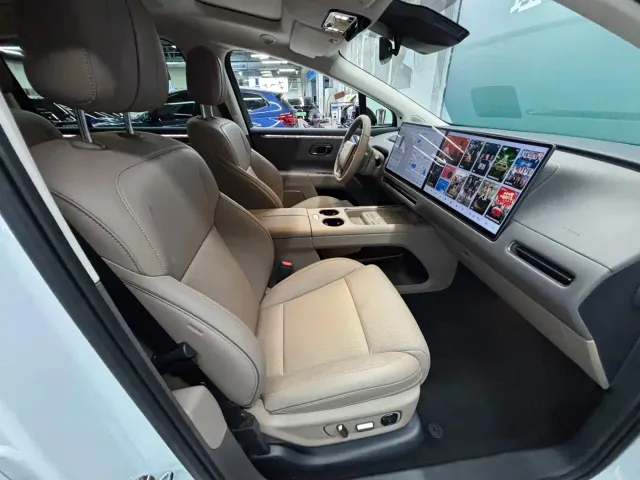 Li Auto i8 — Фото автомобиля 17