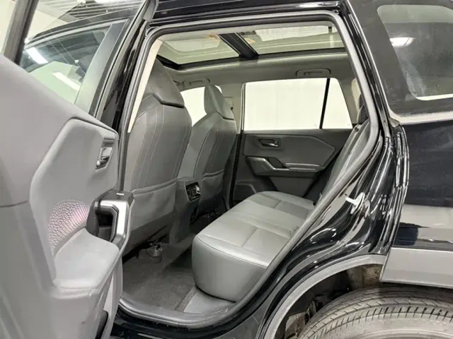 Toyota RAV4 — Фото автомобиля 14