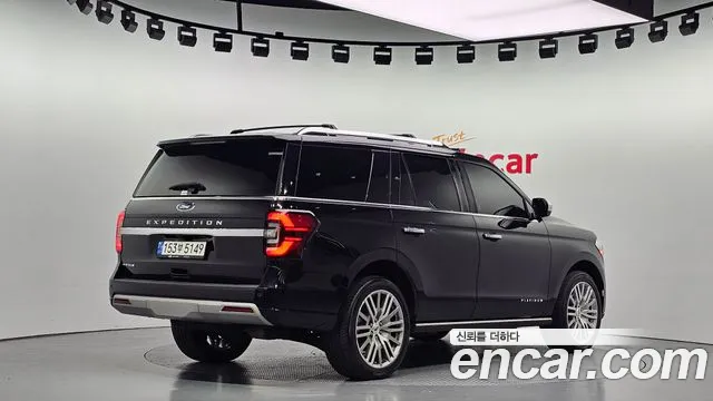 Ford Expedition — Фото автомобиля 2