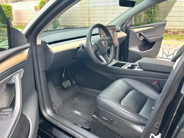 Tesla Model Y — Фото автомобиля 4