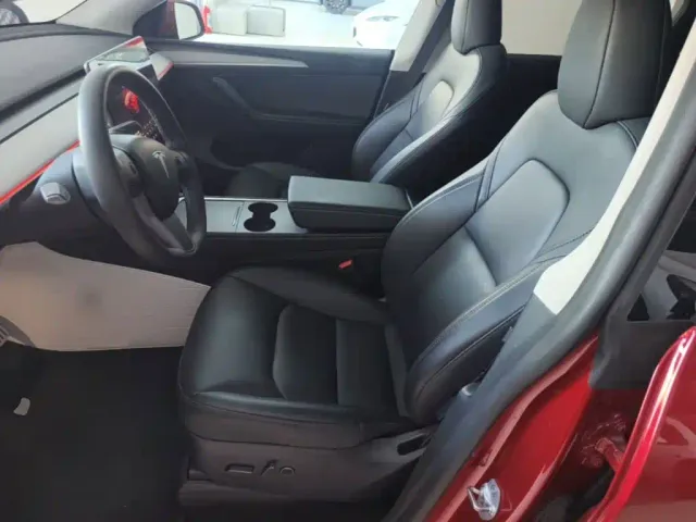 Tesla Model Y — Фото автомобиля 14