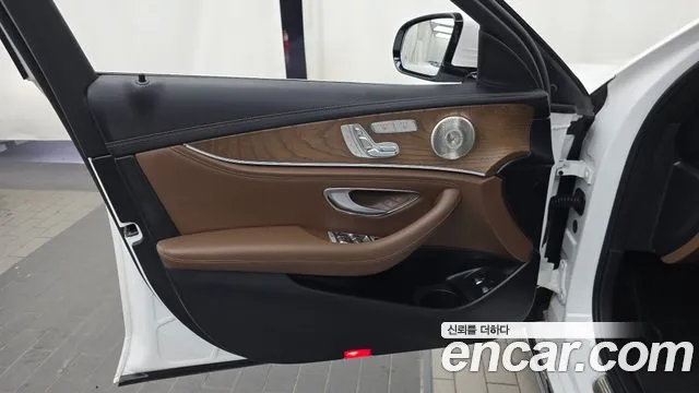 Mercedes-Benz E-Class — Фото автомобиля 13