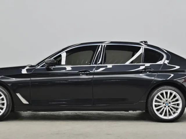 BMW 5 Series — Фото автомобиля 6