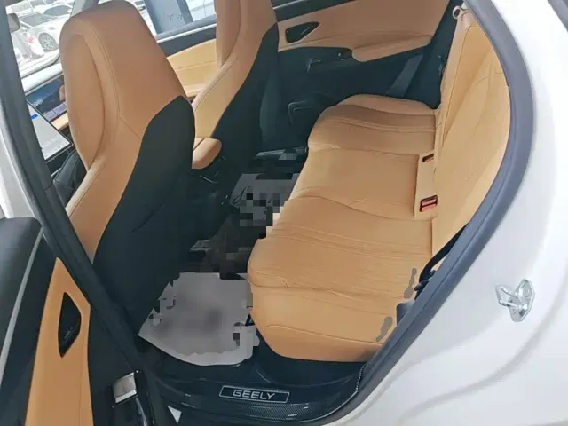 Geely Galaxy L7 — Фото автомобиля 16
