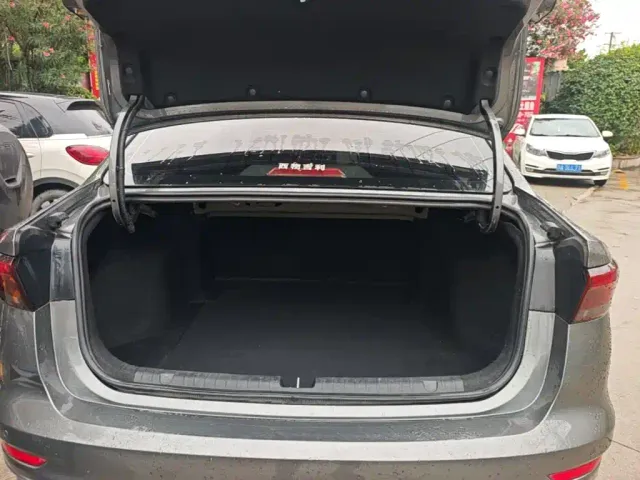 Geely Emgrand — Фото автомобиля 18