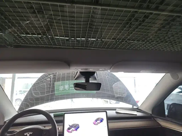 Tesla Model Y — Фото автомобиля 17