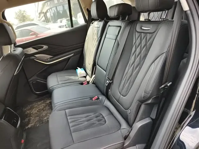 Hongqi HS7 PHEV — Фото автомобиля 18