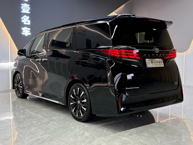 Toyota Alphard — Фото автомобиля 11