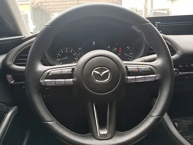 Mazda Axela — Фото автомобиля 10