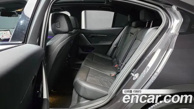 BMW 5-Series — Фото автомобиля 12