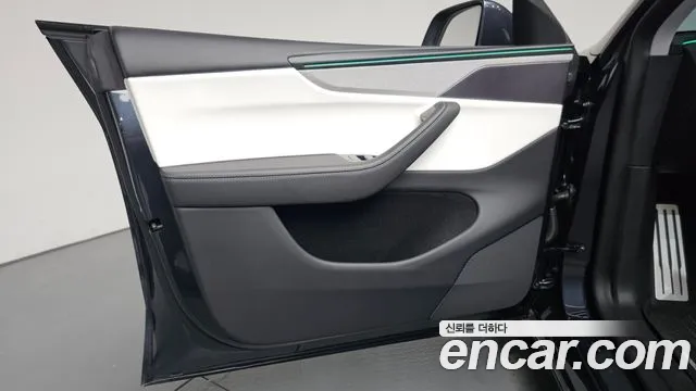 Tesla Model Y — Фото автомобиля 18