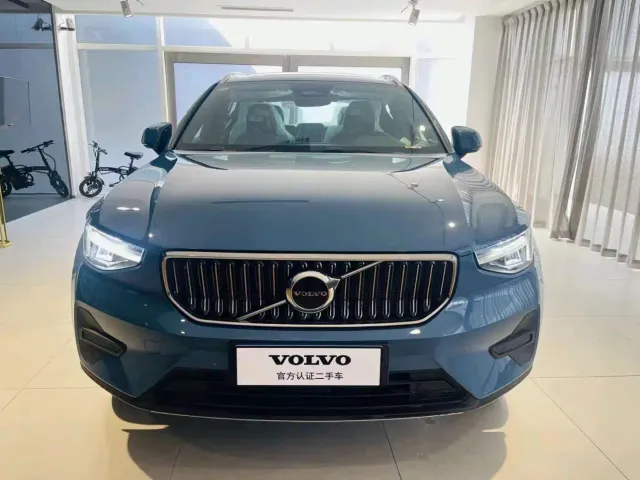 Volvo XC40 — Фото автомобиля 2
