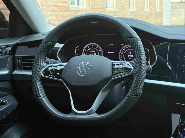 Volkswagen Passat — Фото автомобиля 5