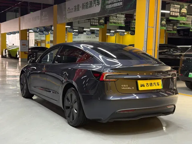 Tesla Model 3 — Фото автомобиля 7