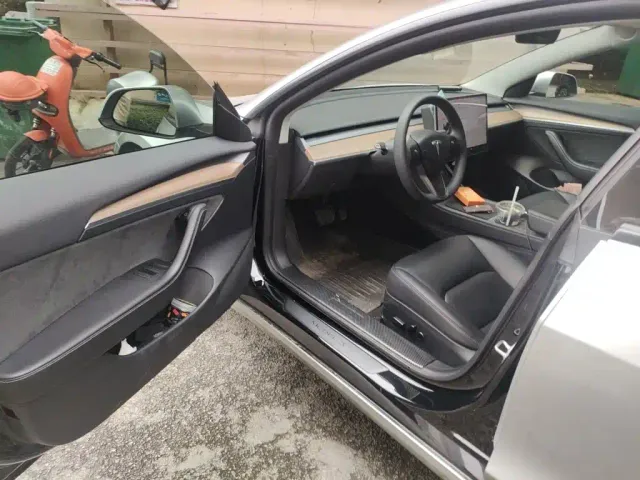 Tesla Model 3 — Фото автомобиля 17